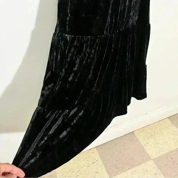 WHO WHAT WEAR Black Tiered Velvet dress | size small - Picture 4 of 6